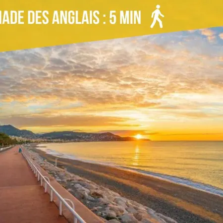 Pres De La Et La Promenade Des *