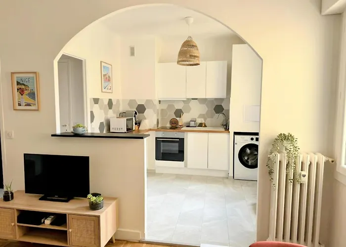 Pres De La Et La Promenade Des דירה