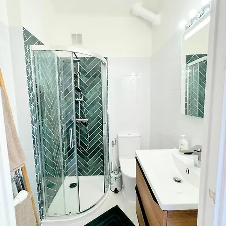 Appartement Pres De La Et La Promenade Des *